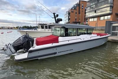 Axopar 37 XC Cross Cabin 2