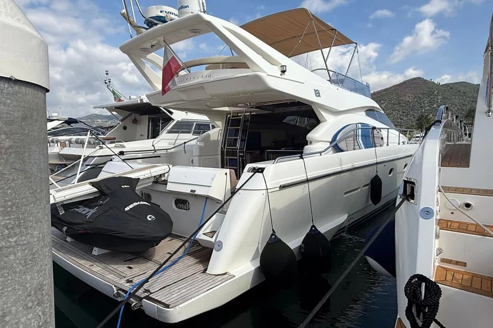Ferretti Yachts 530