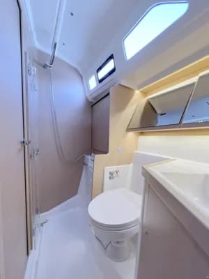 Beneteau Oceanis 40.1 3