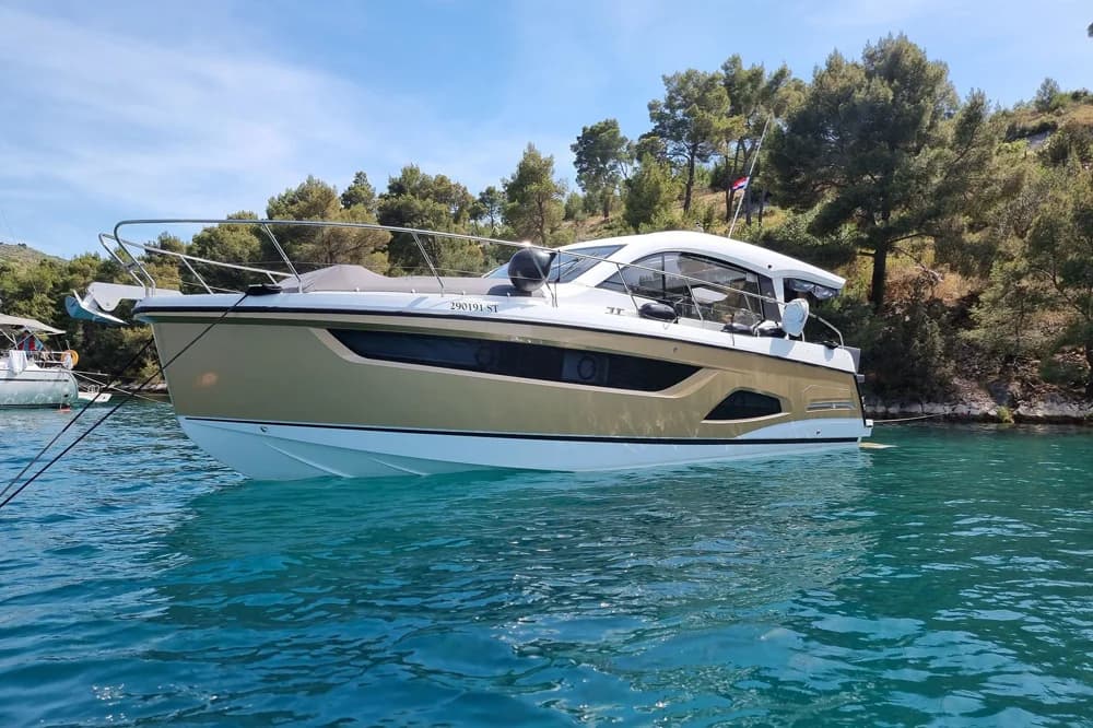 Sealine C390