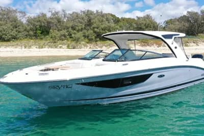Sea Ray SLX 350 Outboard 2