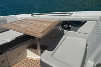 Sea Ray SLX 350 Outboard 3