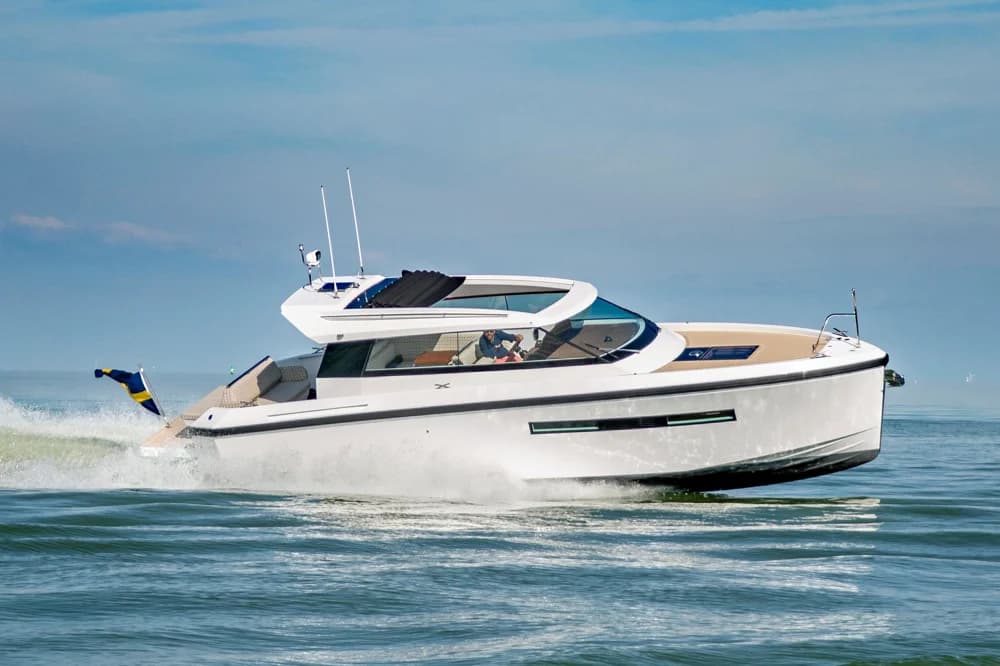 Delta Powerboats 33 Coupe