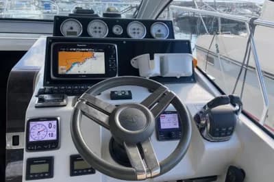 Sealine S330 2