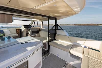 Regal 38 Grande Coupe 3