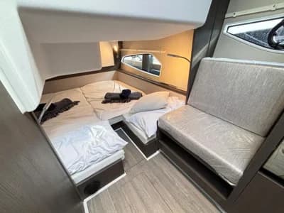 Sealine C335 2