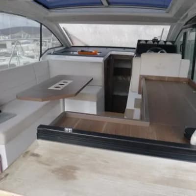 Sealine C330 2