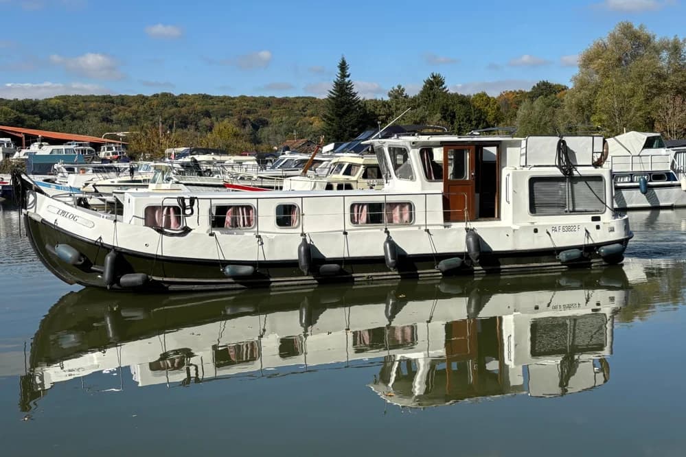 Canal Boat Locaboat Penichette 1100 classique