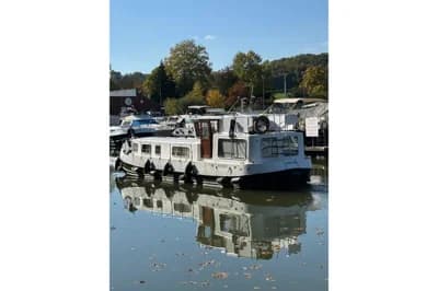 Canal Boat Locaboat Penichette 1100 classique 2