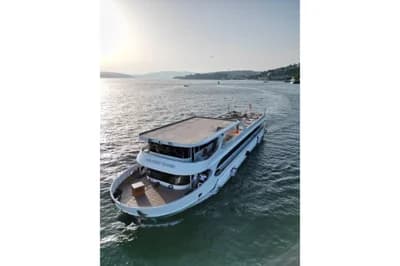 Custom 106 Passenger 2