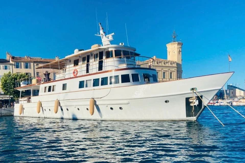 Custom Yacht 90