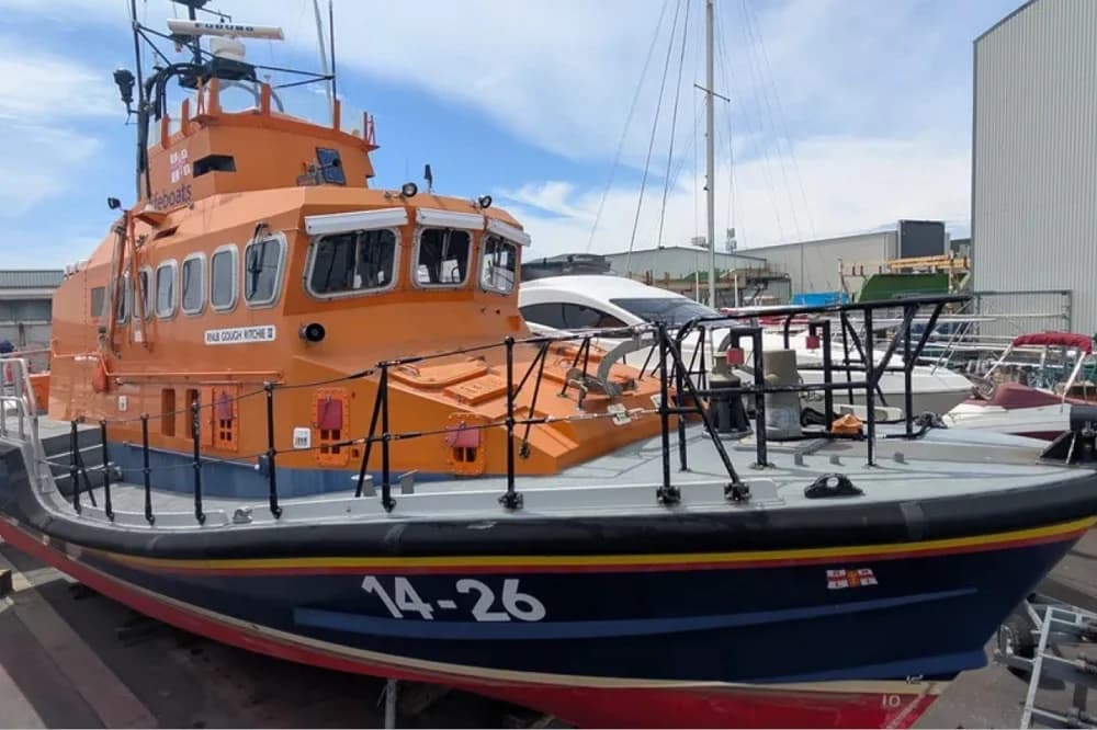 Green Marine RNLI TRENT CLASS