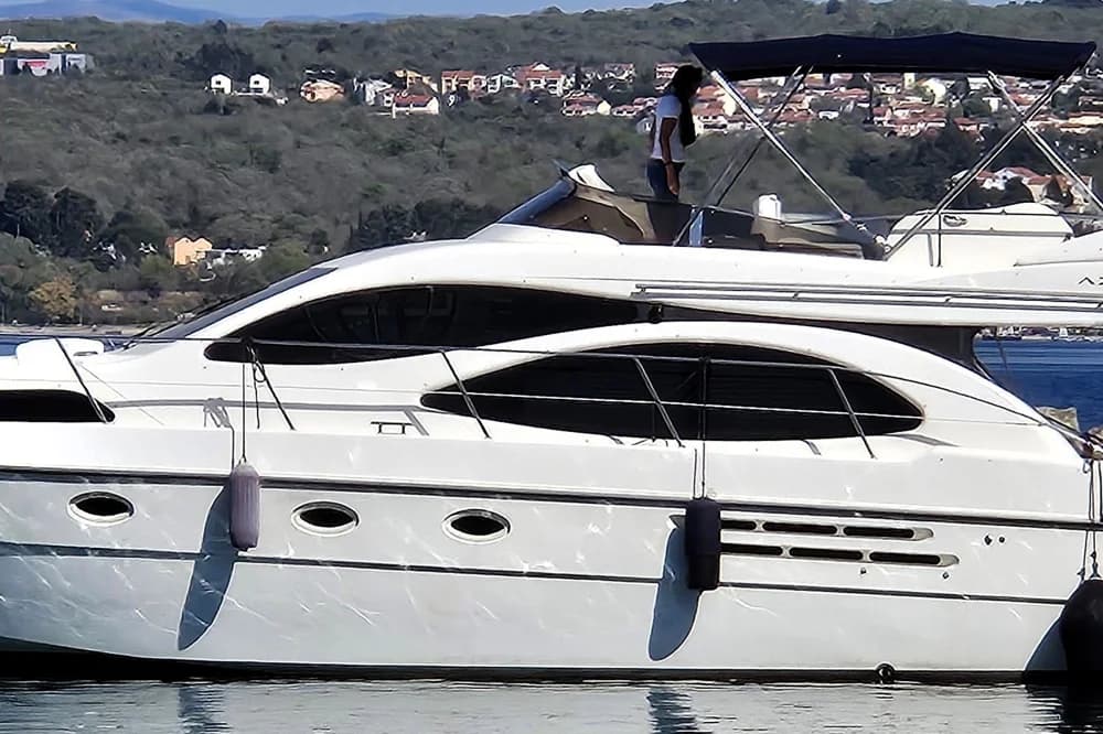 Azimut 46