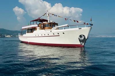 Silver Classic Gentleman Yacht 2