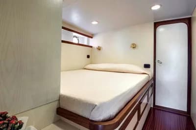 Silver Classic Gentleman Yacht 3
