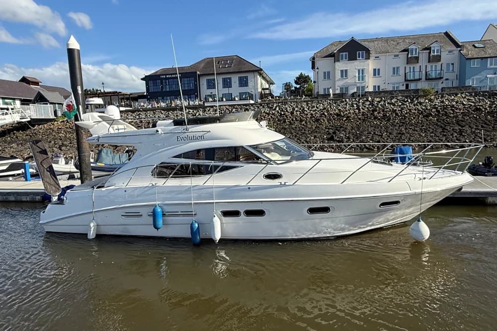 Sealine F42/5