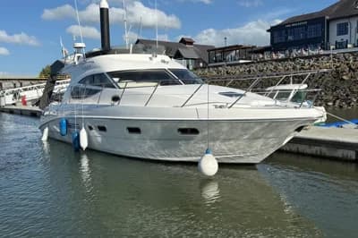 Sealine F42/5 2