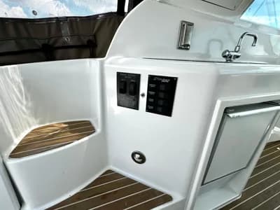 Cruisers Yachts 390 Sports Coupe 3