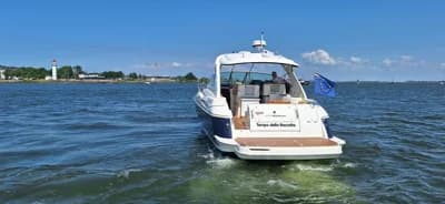 Cruisers Yachts 420 Express 2