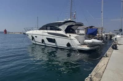 Princess V48 Deck Saloon (3. cabin layout) 2