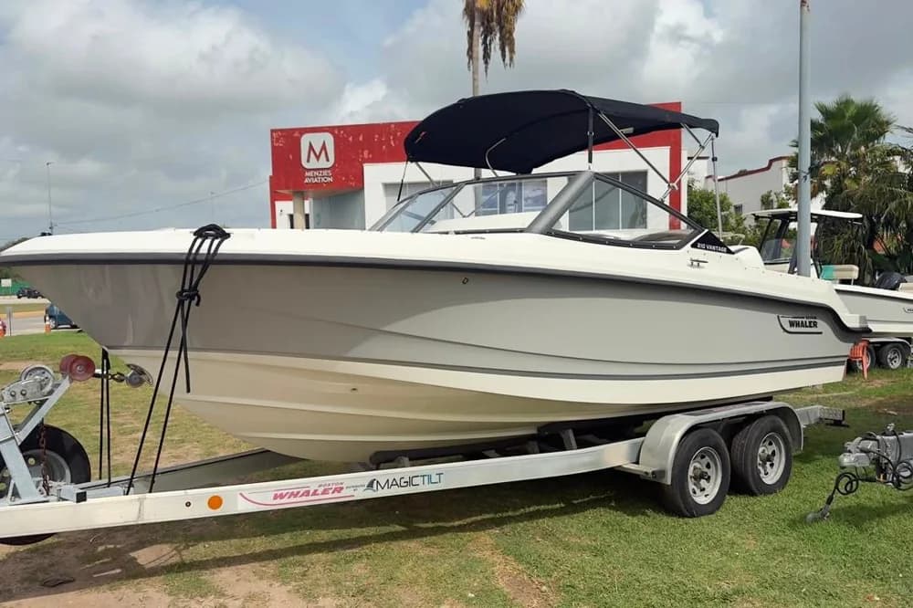 Boston Whaler 210 Vantage