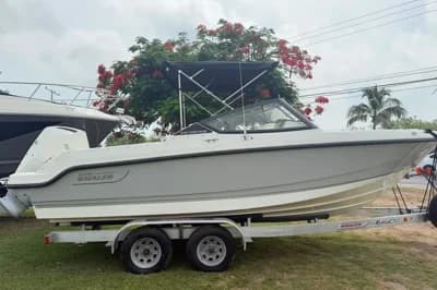 Boston Whaler 210 Vantage 2