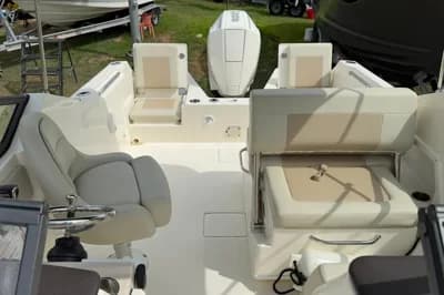 Boston Whaler 210 Vantage 3