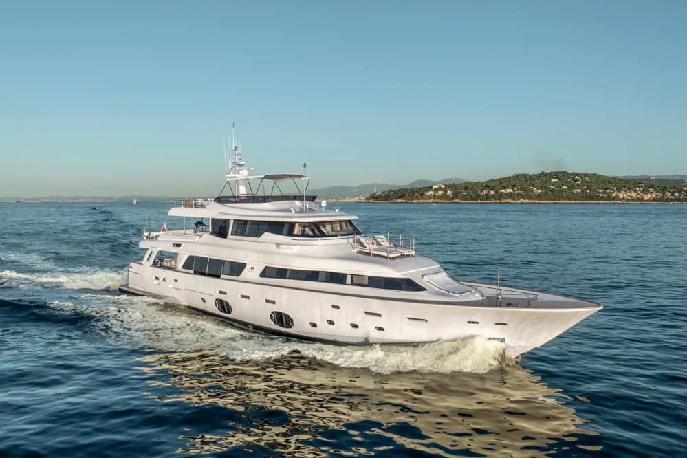 Custom Line Navetta 33