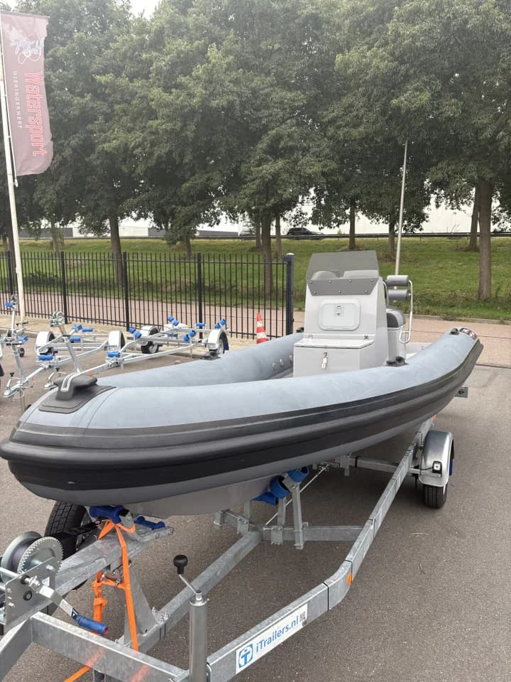 Hydrosport Couach RIB 585 VFI MET Motor