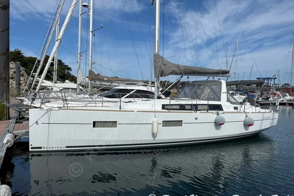 Beneteau Oceanis 38
