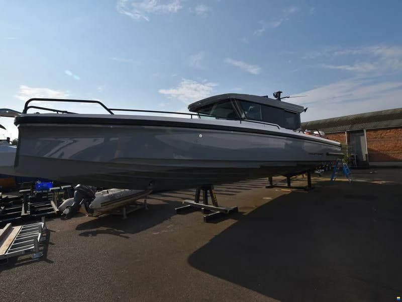 Axopar 37XC Cross Cabin