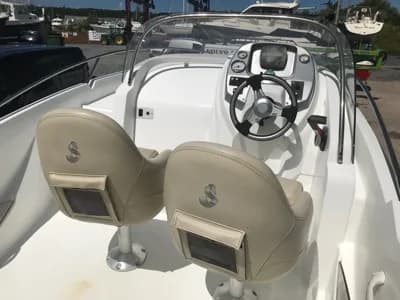 2008 Beneteau Flyer 550 Sundeck Boat for Sale in Bangor 5