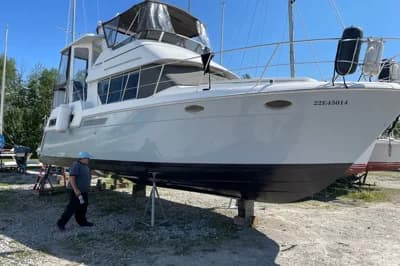 1997 Carver 355 Aft Cabin Motor Yacht | 35 ft 3