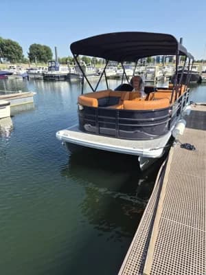 MK Boats Ponton 22 Ft 2