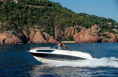 Bayliner VR6 Cuddy Inboard 3