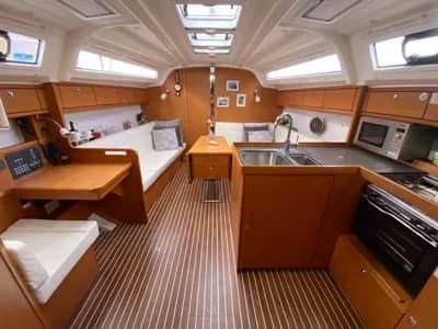 2016 Bavaria 37 Cruiser Boat for Sale in Milford Haven 3