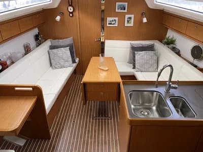 2016 Bavaria 37 Cruiser Boat for Sale in Milford Haven 4