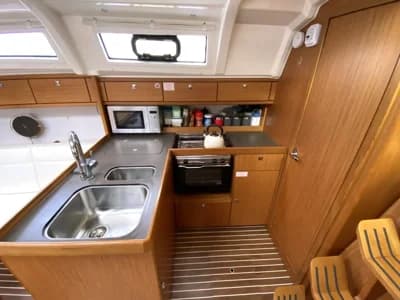 2016 Bavaria 37 Cruiser Boat for Sale in Milford Haven 5