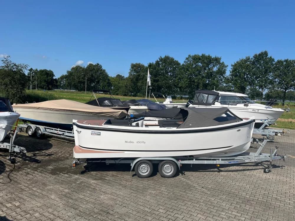 Maxima 650 Flying Lounge met Boegschroef