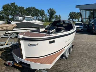 Maxima 650 Flying Lounge met Boegschroef 3