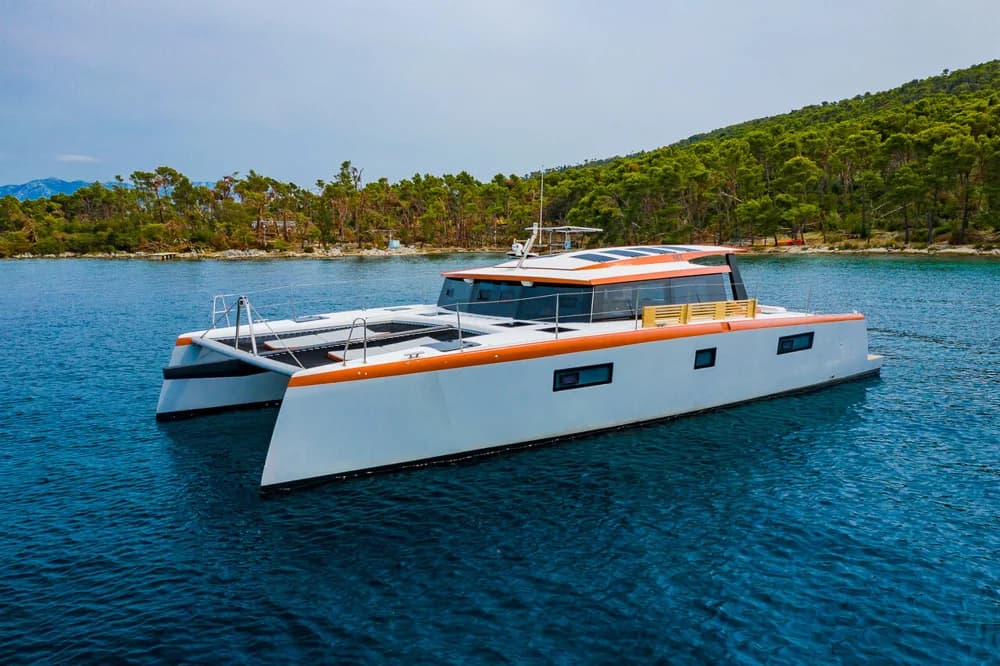 Luna Catamarans 47 Power Orange