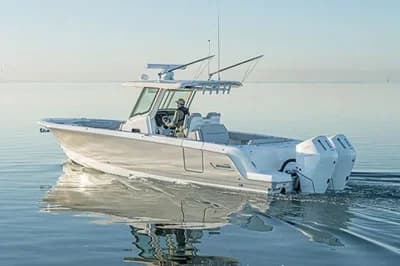 Boston Whaler 330 Outrage 2