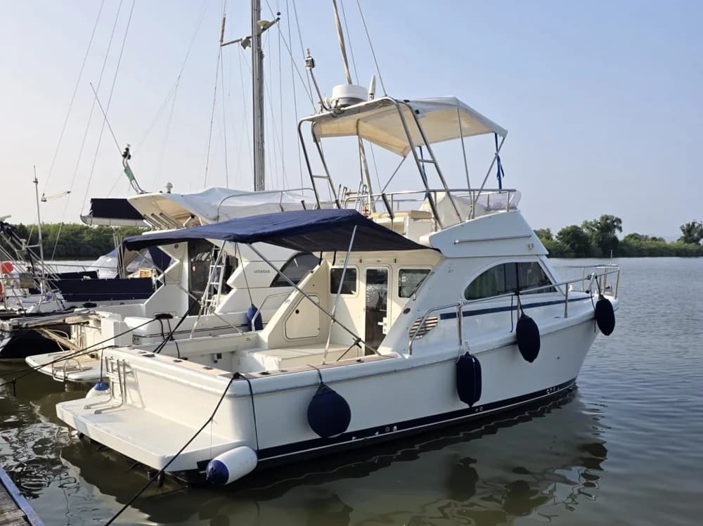 1998 Cayman Yachts 30 fly