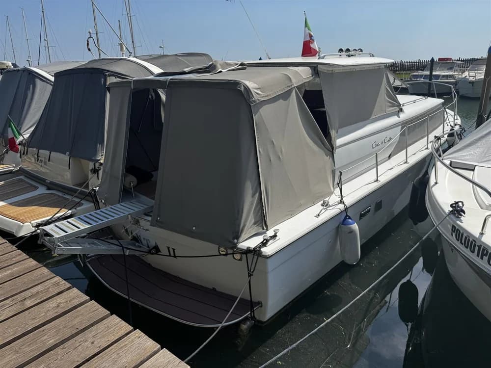Chris-Craft 31 Commander