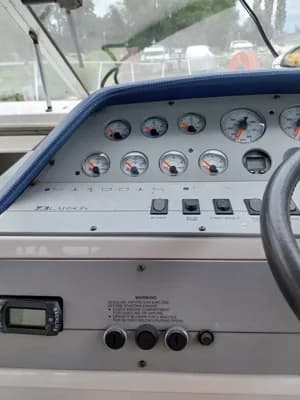 1992 Larson Cabrio 310 Boat for Sale in Norwich 3