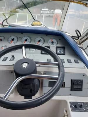 1992 Larson Cabrio 310 Boat for Sale in Norwich 4
