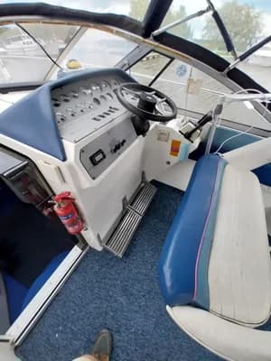 1992 Larson Cabrio 310 Boat for Sale in Norwich 5
