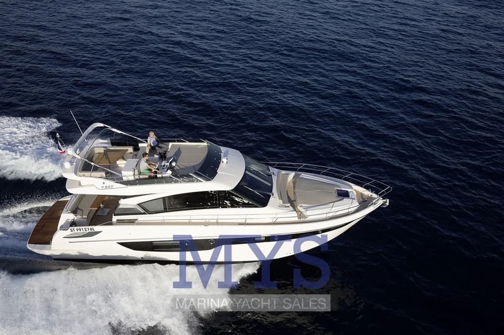 Cayman Ycahts F520