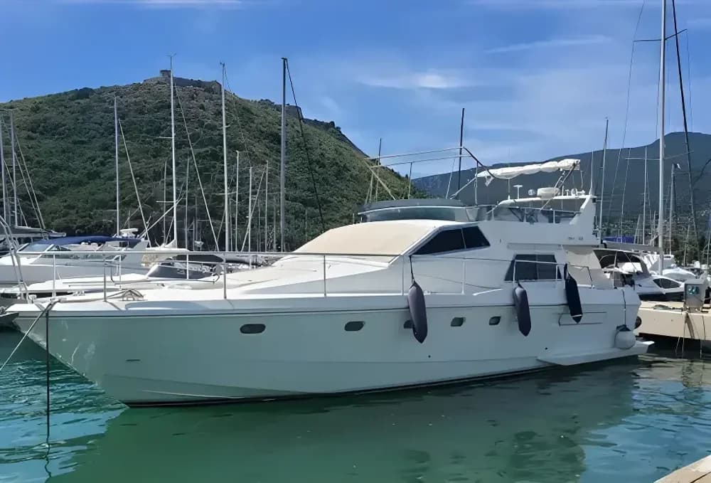 1990 Ferretti Yachts 52s Boat for Sale
