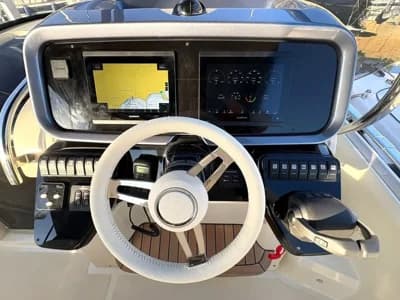 2025 Invictus 320 GT Boat for Sale in Alicante 3